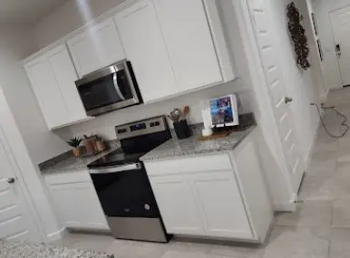 Cocina limpia y organizada 