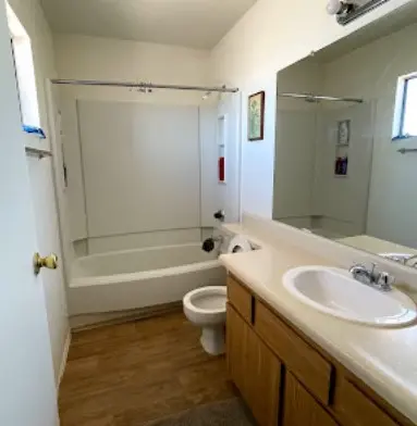 Baño impecable tras limpieza profesional en Phoenix, Arizona