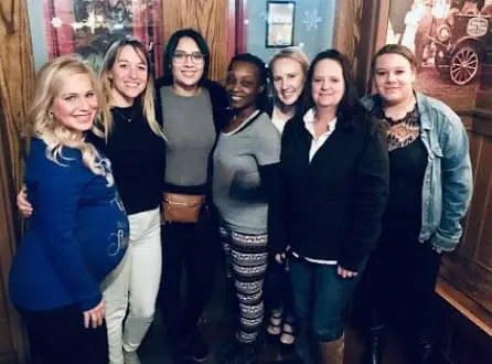 Equipo de limpieza de "Once Upon a Clean" en Colorado Springs, especializado en servicios de limpieza residencial y comercial.