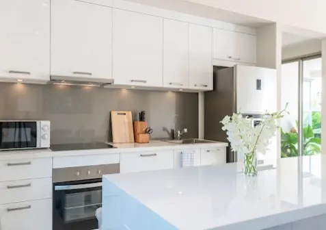 Cocina perfectamente limpia por Ultim 8 en tampa